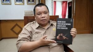 Perkuat Literasi Politik, Sani Bin Husain Terbitkan Buku tentang DPRD Anggota Komisi II DPRD Kota Samarinda, Sani Bin Husein (dok.Etara.id)