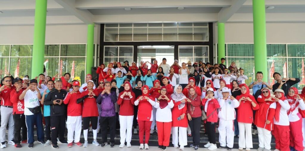 Ketua YJI Cabang Kaltim, Hj. Wahyu Seno Aji