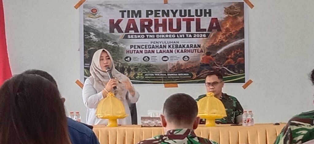 Kepala Desa Singa Gembara Hamriani Kassa dalam kegiatan sosialisasi pencegahan kebakaran hutan dan lahan, Rabu (2/9/2026).