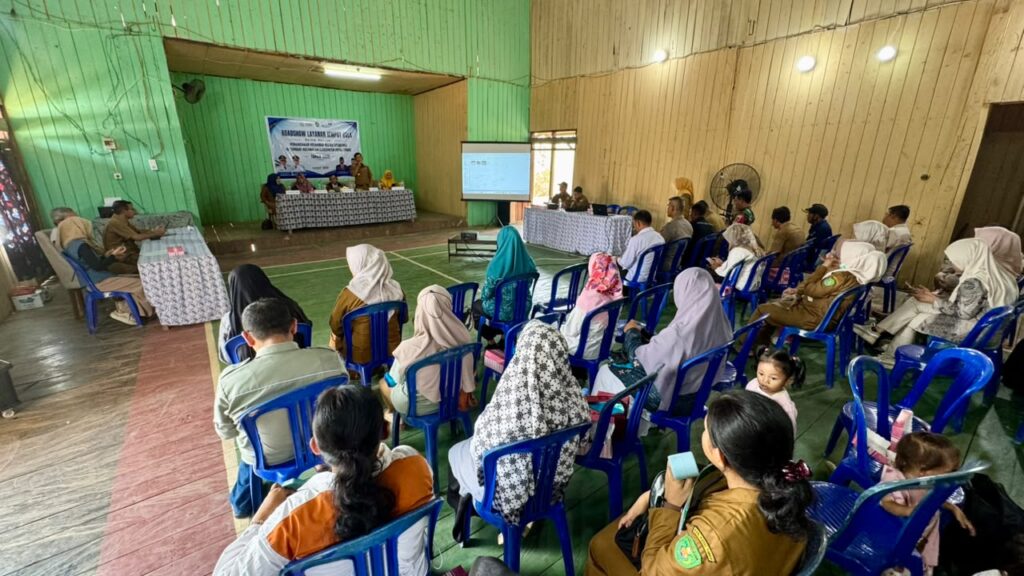 kegiatan layanan jemput bola Dinas Pengendalian Penduduk dan Keluarga Berencana (DPPKB) Kutai Timur di Kantor Camat Long Mesangat, Desa Sumber Sari, Selasa (8/9/2026)