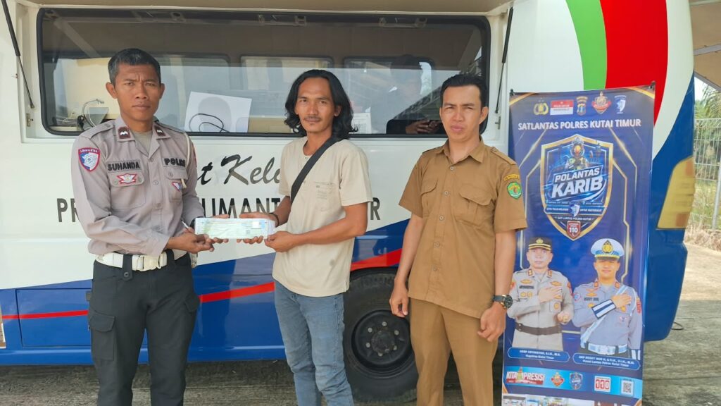 Satlantas Polres Kutim Gelar Samling di Pasar Rakyat Kongbeng, Warga Dimudahkan Bayar Pajak Kendaraan