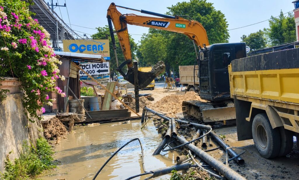 Deni Ingatkan Pembangunan Drainase Samarinda Jangan Berakhir Tanpa Saluran Pembuangan Penggalian drainase di ruas jalan Samarinda